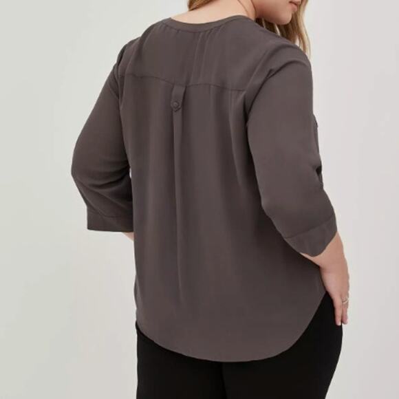Torrid NWT Harper Iron Dark Grey Button Collarless 3/4 Sleeve Pullover Blouse - Picture 7 of 11